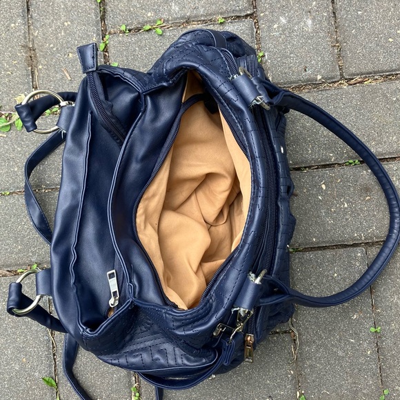 Blue purse with removable strap and tons of pockets - Picture 2 of 12